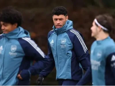 BOM TẤN: Arteta tiết lộ kế hoạch ‘tái hợp’ Oxlade-Chamberlain, Arsenal đối mặt khủng hoảng hàng công