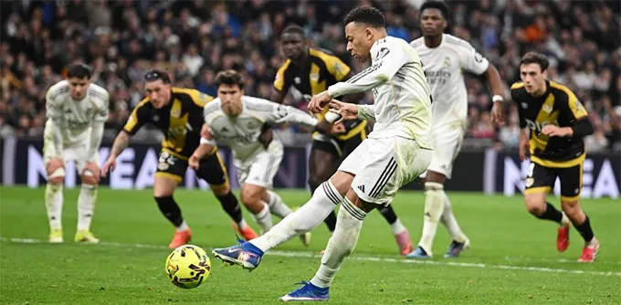 Kylian Mbappe ghi bàn từ chấm phạt đền, mang về chiến thắng cho Real Madrid trước Vallecano